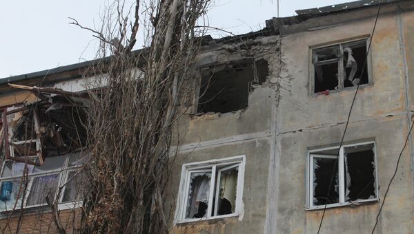 Последствия обстрелов в Донбассе