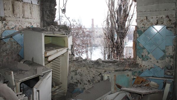 Квартира, пострадавшая в результате обстрела украинскими силовиками, в Донецке