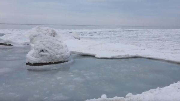 Замерзшее Азовское море