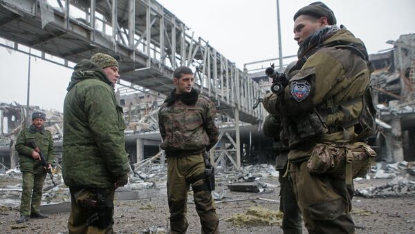 Ополченцы Донецкой народной республики (ДНР) в аэропорту города Донецка.