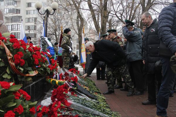 Возложение цветов к памятнику Крымчанам, погибшим в Афганистане Возложение цветов к памятнику Крымчанам, погибшим в Афганистане
