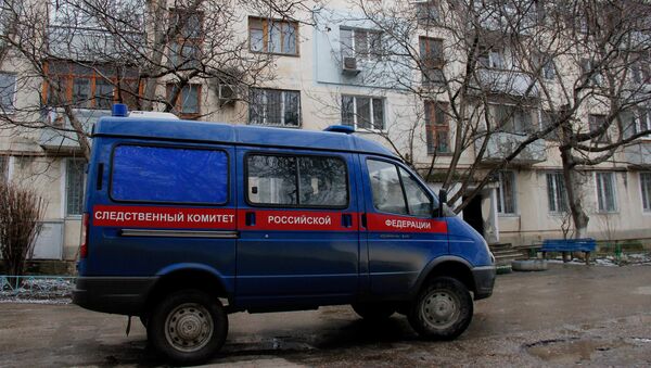 Автомобиль Следственного комитета на месте взрыва в квартире жилого дома в поселке Грэсовский (Симферополь)