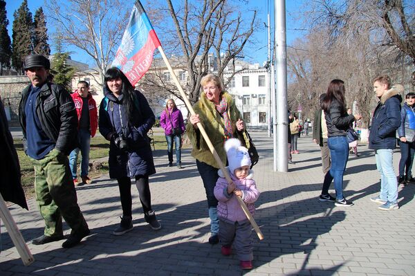 В Севастополе состоялся митинг в поддержку ЛНР и ДНР В Севастополе состоялся митинг в поддержку ЛНР и ДНР