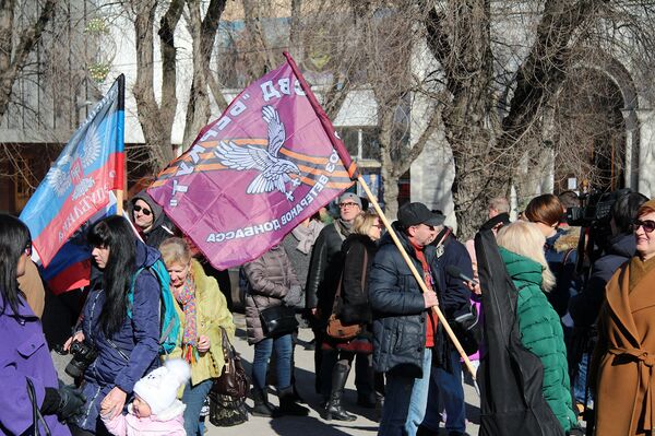 В Севастополе состоялся митинг в поддержку ЛНР и ДНР В Севастополе состоялся митинг в поддержку ЛНР и ДНР