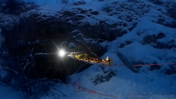 Спасатели оказали помощь туристу, который во время похода по Долгоруковской яйле провалился в пещеру глубиной 15 метров