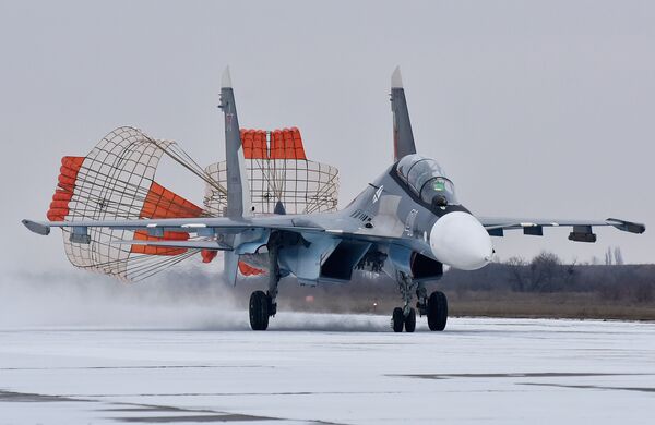 Посадка Су-30 СМ на аэродром в Новофедоровке Посадка Су-30 СМ на аэродром в Новофедоровке