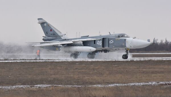 Су-24 готовится к взлету на аэродроме в Новофедоровке