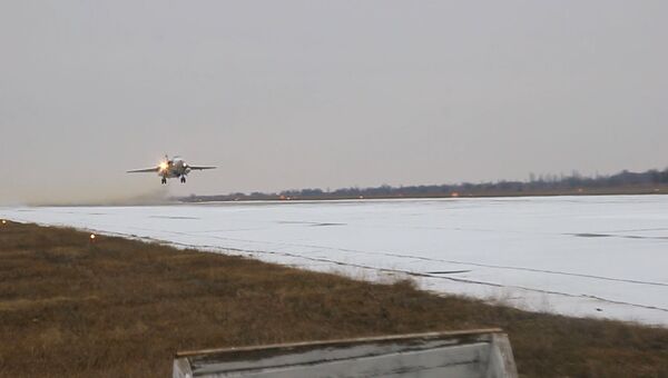 Учебные полеты СУ-30 СМ и СУ-24 на военном аэродроме в Новофедоровке в Крыму