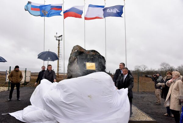 Открытие закладного камня на месте строительства автоподхода к мосту через Керченский пролив в Крыму Открытие закладного камня на месте строительства автоподхода к мосту через Керченский пролив в Крыму