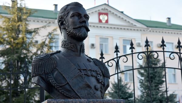 Бюст Николая II на территории часовни в честь святых царственных страстотерпцев государя Николая II и его семьи, расположенной возле прокуратуры Республики Крым