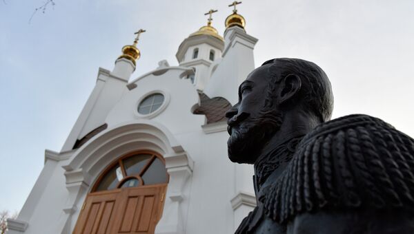 Бюст Николая II на территории часовни в честь святых царственных страстотерпцев государя Николая II и его семьи, расположенной возле прокуратуры Республики Крым
