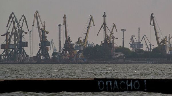 Мариуполь. Вид на порт с Азовского моря. Архивное фото