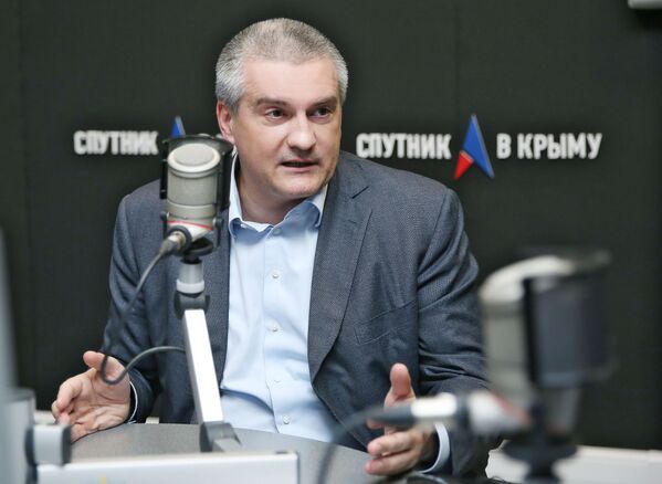 Глава Республики Крым Сергей Аксенов в студии радио Спутник в Крыму