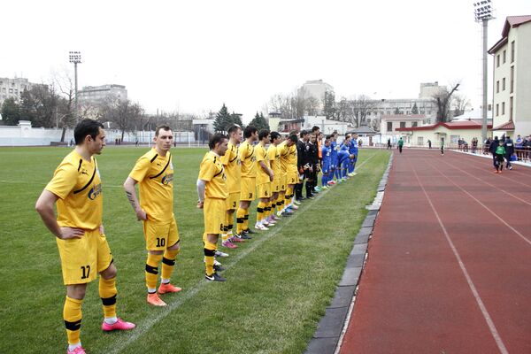 В Симферополе прошел первый матч турнира по футболу Крымская весна В Симферополе прошел первый матч турнира по футболу Крымская весна