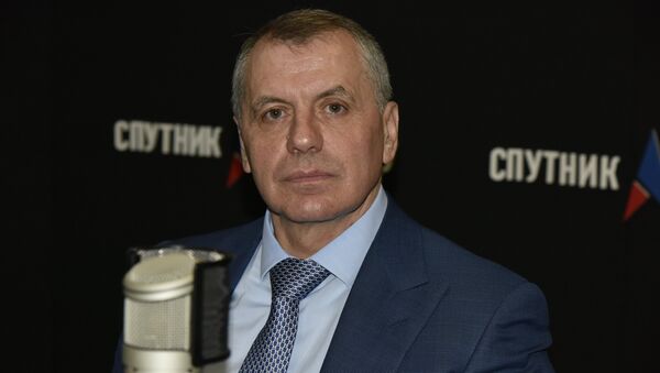 Председатель Государственного Совета РК Владимир Константинов в студии радио Спутник в Крыму