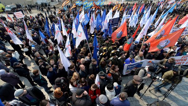 Митинг в честь третьей годовщины воссоединения Крыма с Россией на Корабельной набережной во Владивостоке