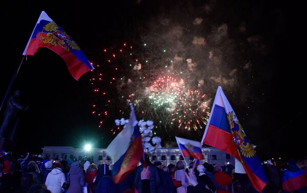 Салют в Симферополе в честь третьей годовщины воссоединения Крыма с Россией