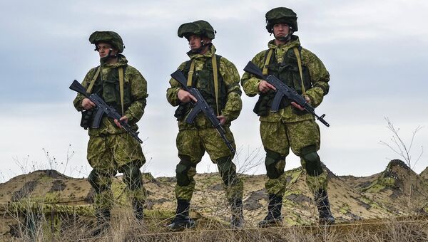 Военнослужащие вооруженных сил России на командно-штабных учениях Воз­душ­но-десантных войск на полигоне Опук в Крыму