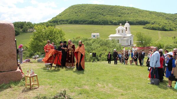 Греческая деревня Лаки, уничтоженная 23 марта 1942 года после оккупации. Памятное мероприятие, 2016 год Греческая деревня Лаки, уничтоженная 23 марта 1942 года после оккупации. Памятное мероприятие, 2016 год