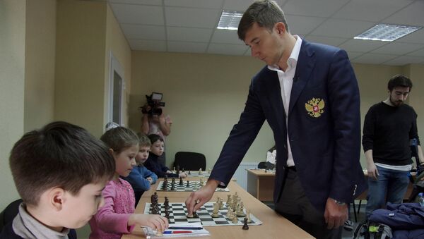 Международный гроссмейстер Сергей Карякин провел сеанс одновременной игры в шахматно-шашечном клубе Симферополя
