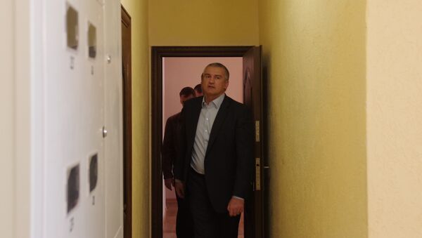 Глава Республики Крым Аксенов осмотрел дома для переселенцев из зоны строительства моста в Крым