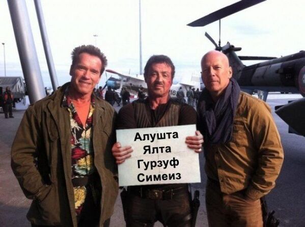 Шуточная картинка с известными голливудскими актерами, предлагающими поездки по популярным крымским направлениям