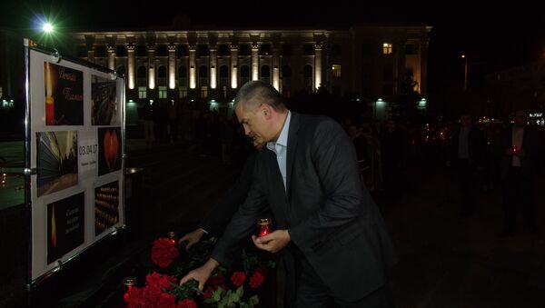 Глава Крыма Сергей Аксенов принял участие в акции памяти в связи с трагическими событиями в Санкт-Петербурге, которая прошла в Симферополе