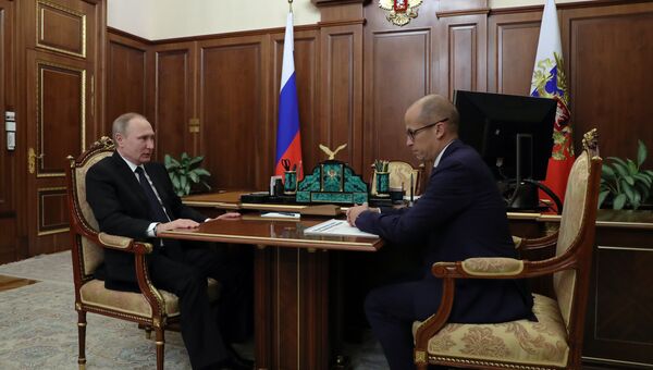 Президент РФ Владимир Путин и Александр Бречалов, назначеный временно исполняющим обязанности главы Удмуртии во время встречи