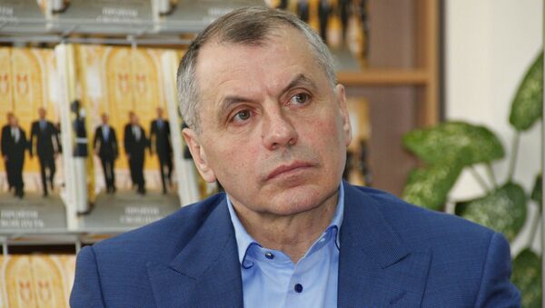Председатель Государственного Совета Республики Крым Владимир Константинов во время презентации своей книги Пройти свой путь