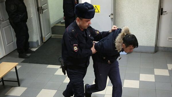 Подозреваемый в соучастии теракта в петербургском метро доставлен в Октябрьский районный суд Санкт-Петербурга. 7 апреля 2017