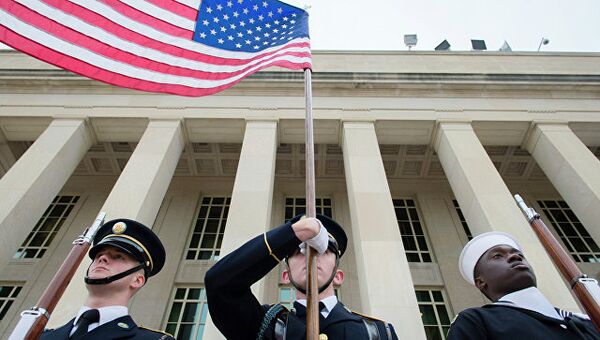 Военные США у здания Пентагона. Архивное фото