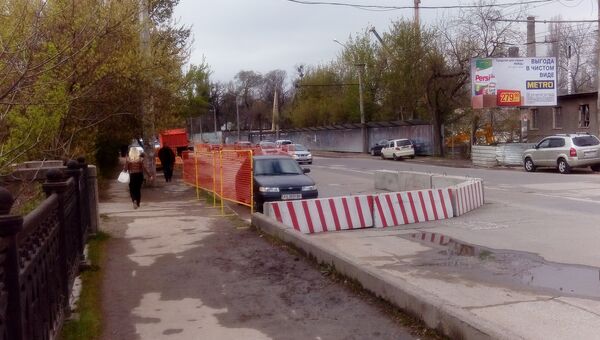 В Симферополе начались ремонтные работы на участке дороги по улице Толстого