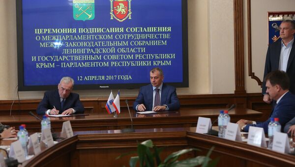 Подписание Соглашения о межпарламентском сотрудничестве руководителями Крыма и Ленинградской области