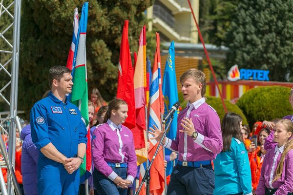 Участники международной смены Роскосмоса Первая космическая. Спутник-60 в Артеке Участники международной смены Роскосмоса Первая космическая. Спутник-60 в Артеке