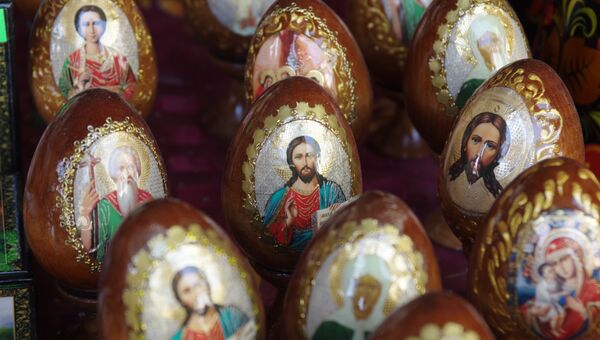 Подготовка к празднованию Светлого Христова Воскресения в Симферополе. Ярмарка в Екатерининском саду