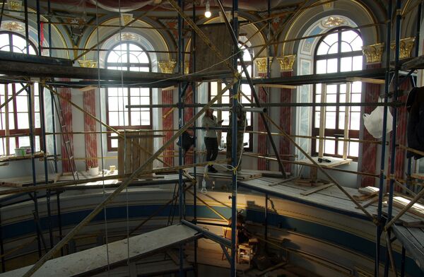 Работы по росписи барабана в Свято-Александро-Невском кафедральном собора в Симферополе