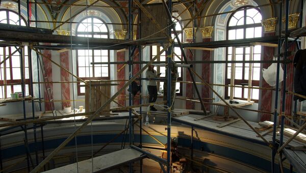 Работы по росписи барабана в Свято-Александро-Невском кафедральном собора в Симферополе