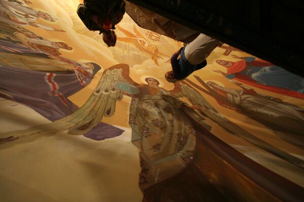 Работы по росписи купола в Свято-Александро-Невском кафедральном собора в Симферополе