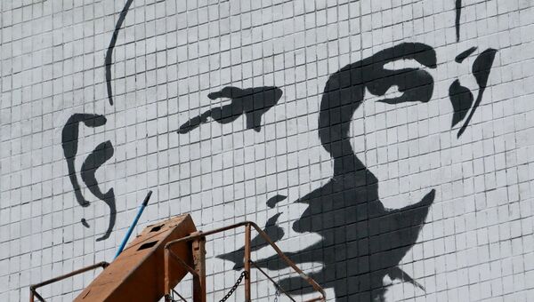 Граффити-портрет писателя журналиста Олеся Бузины