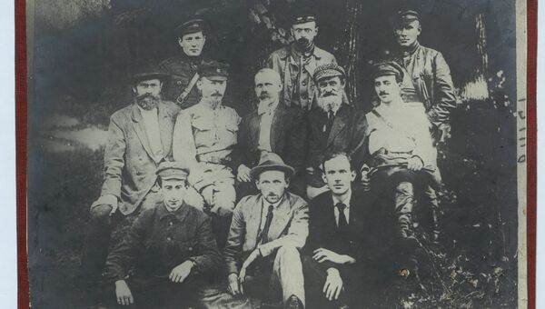 Феликс Дзержинский (во втором ряду, 2 слева) среди крымских чекистов. 1926 год