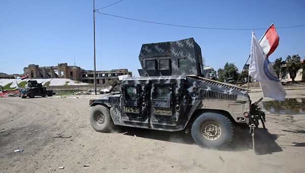 Автомобиль армии Ирака во время операции против Исламского государства (организация запрещена в РФ) в Мосуле. Архивное фото