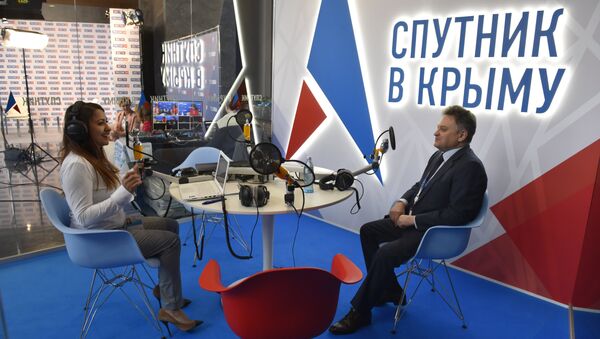 Заместитель министра энергетики России Андрей Черезов в выездной студии радио Спутник в Крыму на ЯМЭФ
