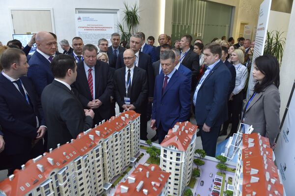 Глава Крыма Сергей Аксенов презентовал вице-премьеру РФ Дмитрию Козаку и первому замглавы администрации Президента РФ Сергею Кириенко инвестпроекты, представленные на ЯМЭФ Глава Крыма Сергей Аксенов презентовал вице-премьеру РФ Дмитрию Козаку и первому замглавы администрации Президента РФ Сергею Кириенко инвестпроекты, представленные на ЯМЭФ