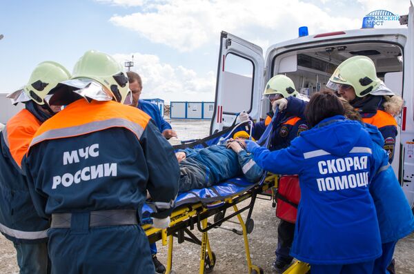 На строящемся мосту через Керченский пролив прошли учения МЧС На строящемся мосту через Керченский пролив прошли учения МЧС