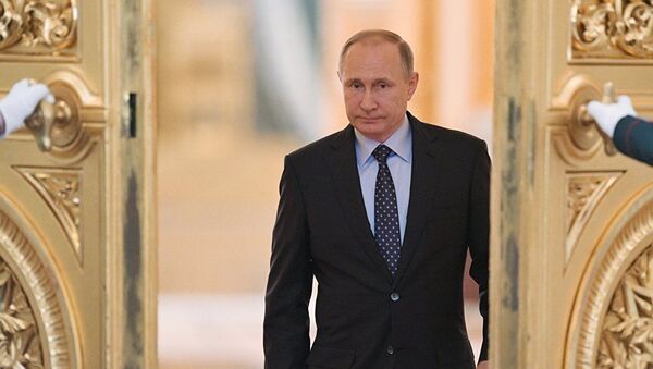 Президент РФ Владимир Путин на совместном заседании Госсовета и Комиссии по мониторингку достижения целевых показателей социально-экономического развития. 4 мая 2017
