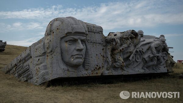 Руины мемориала на кургане Саур-Могила в Донецкой области. Архивное фото
