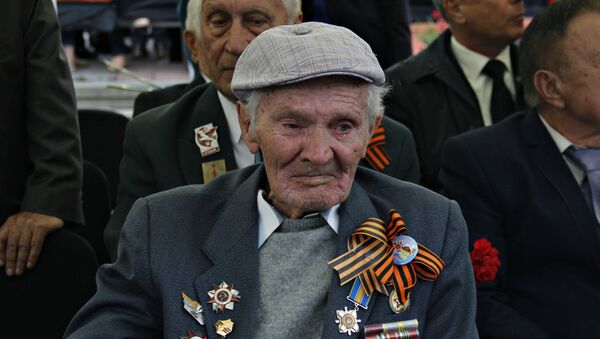 Ветеран Великой Отечественной войны на праздновании Дня Победы в Симферополе