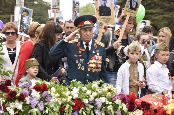 Шествие Бессмертного полка в Симферополе Шествие Бессмертного полка в Симферополе