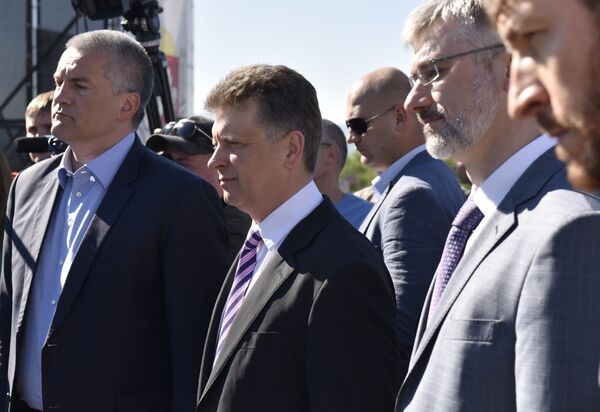 Министр транспорта РФ Максим Соколов и глава Республики Крым Сергей Аксенов на торжественном мероприятии по закладке памятного камня, символизирующего начало работ по строительству трассы Таврида Министр транспорта РФ Максим Соколов и глава Республики Крым Сергей Аксенов на торжественном мероприятии по закладке памятного камня, символизирующего начало работ по строительству трассы Таврида