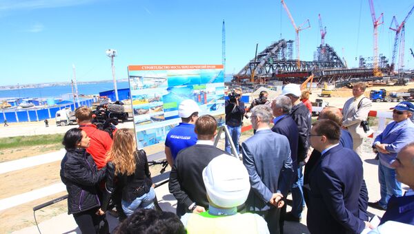 Министр транспорта России Максим Соколов посетил с рабочим визитом строительство моста через Керченский пролив